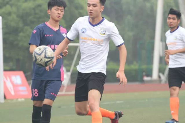 幼儿园老师分享，家长五种接孩子的行为令人困扰